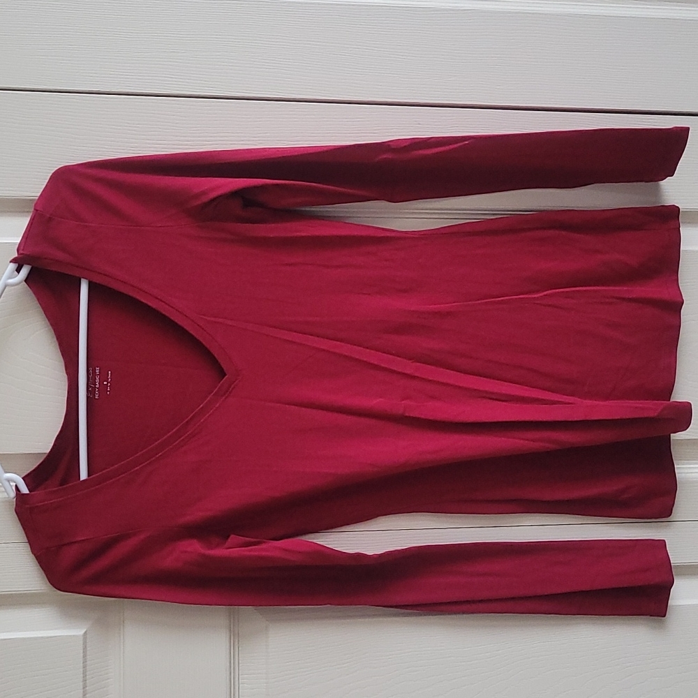 Express sexy basic vee in red, size small, v neck fitted, good condition